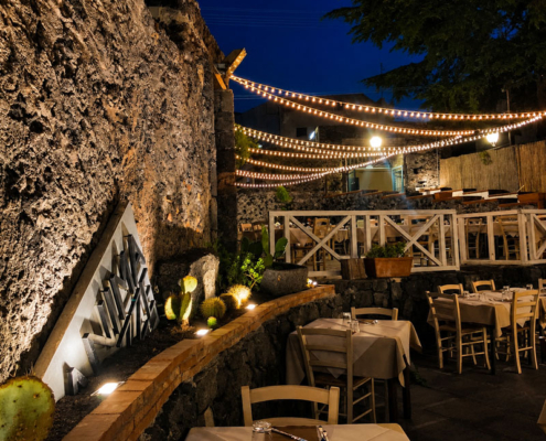 Terrazza esterna del ristorante Anima e Cozze a Nicolosi