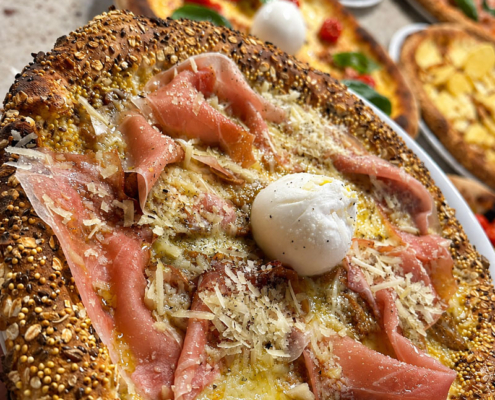 Pizza gourmet preparata nella pizzeria Anima e Cozze a Nicolosi