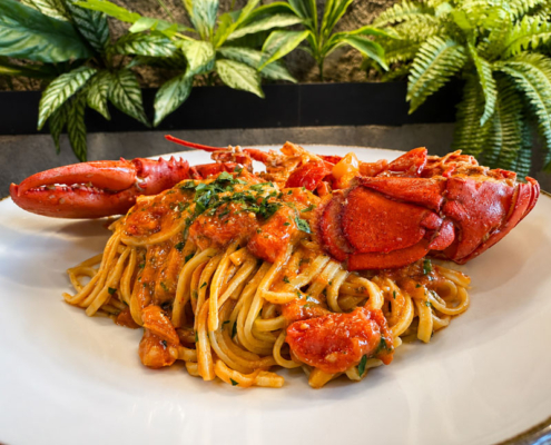 Piatto di pasta con astice della cucina di mare di Anima e Cozze